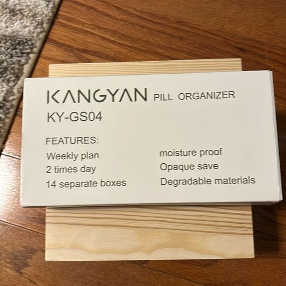 Pill Organizer. Includes sold up storage box as shown NEW - Picture 1 of 9